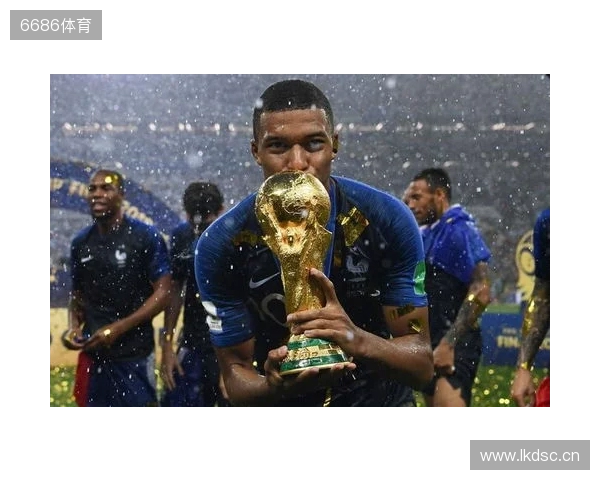 懂球帝2025年10月足坛MVP：姆巴佩蝉联！